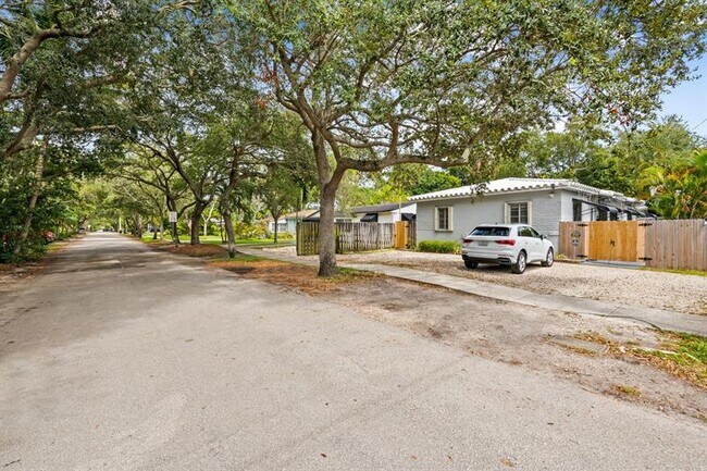 Building Photo - 411 SW 18th St