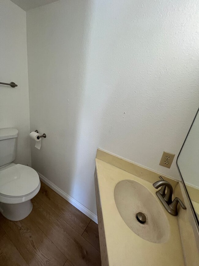 Building Photo - COMING SOON !! 2 Story Townhome