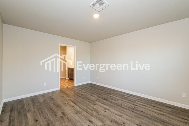 Building Photo - 1600 Maroon Dr