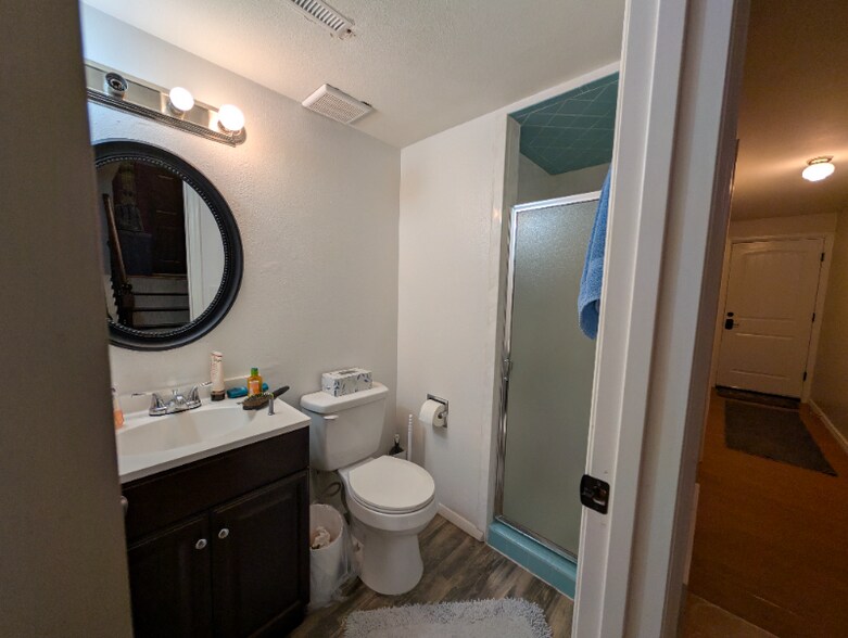 Building Photo - 5315 Villa Cir