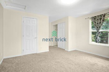 Building Photo - Welcome to this charming 2 bedroom, 2.5 bathroom townhouse in Bothell.