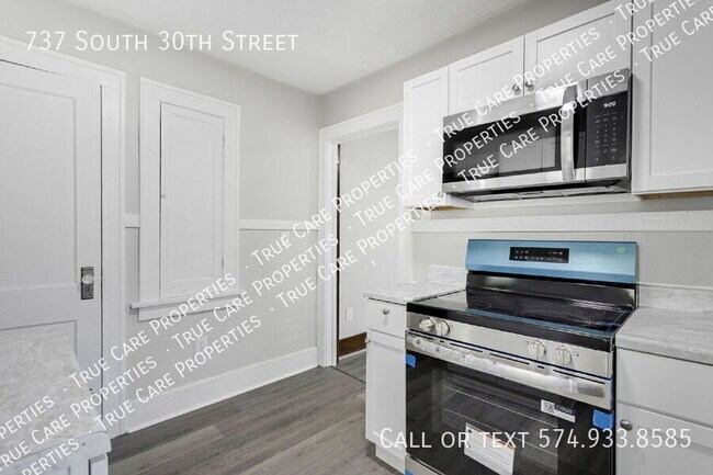 Building Photo - 737 S 30th St