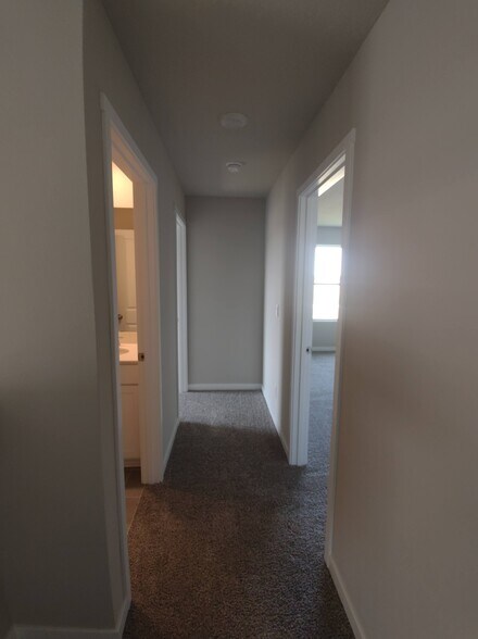 Building Photo - 1104 Joshua Dr SE