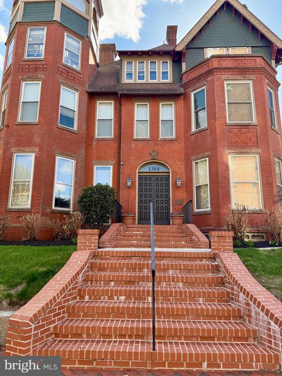 Building Photo - 1304 Delaware Ave