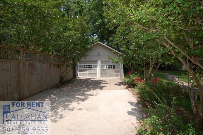 Building Photo - 917 Skyline Dr
