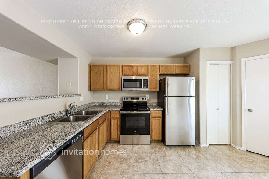 Building Photo - 7801 N 44th Dr