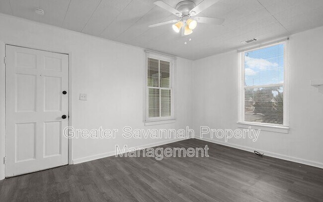 Building Photo - 612 W 42nd St