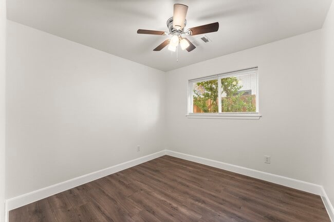 Building Photo - 4135 Hill Oak Dr