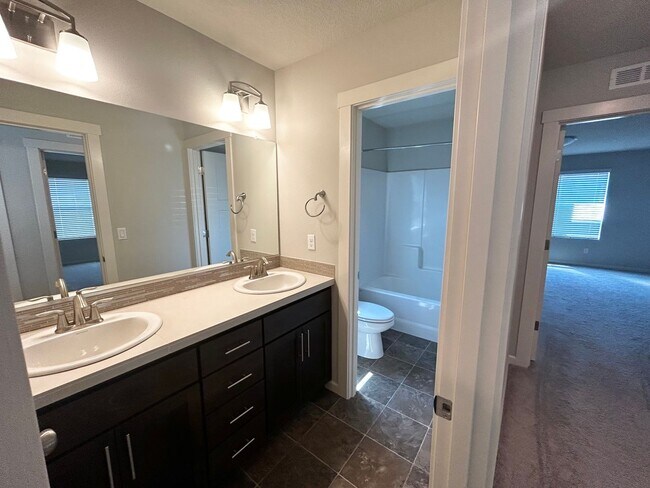 Building Photo - New 4 Bedroom North Plains Home!!!