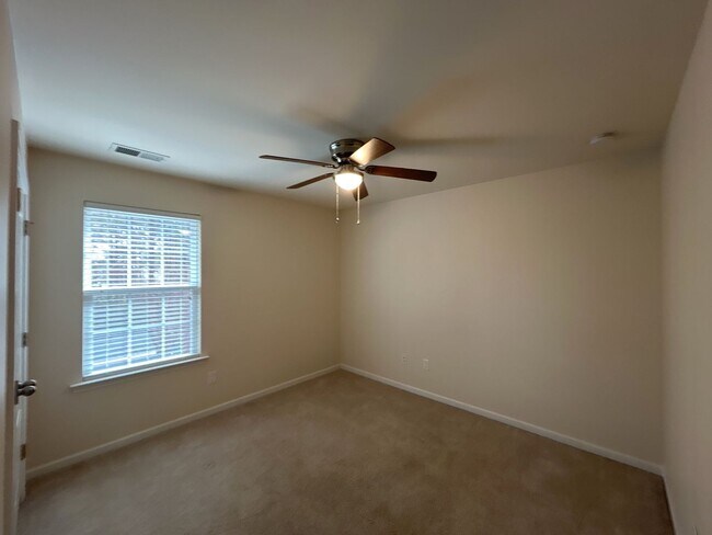 Building Photo - T.R. Lawing Realty Property