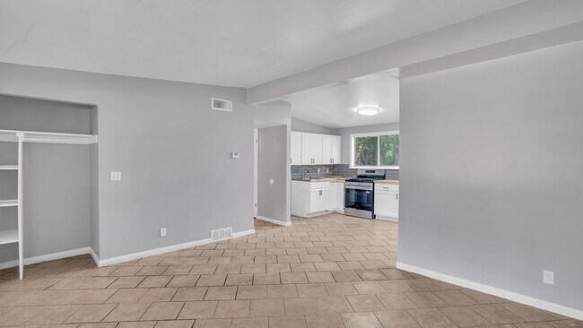 Building Photo - New Renovation! 3 Bed 1 Bath Rental Home in Tulsa