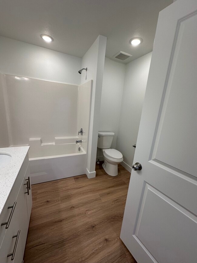 Building Photo - 33 N 460 W