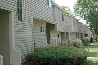 Building Photo - Woodmount Townhomes