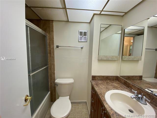 Building Photo - 17170 SW 94th Ave