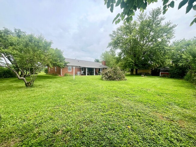 Building Photo - 16118 W Pleasant Grove Rd