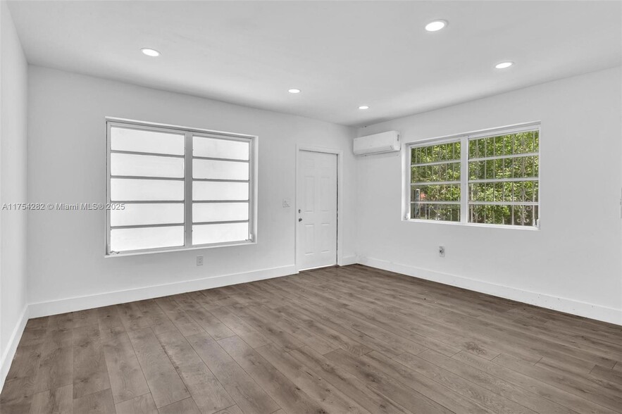 Building Photo - 650 SW 5th St