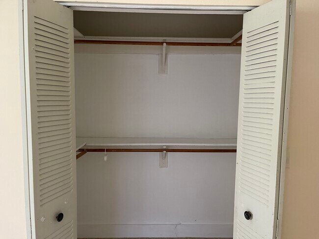 Closet - 3502 SW 24th St