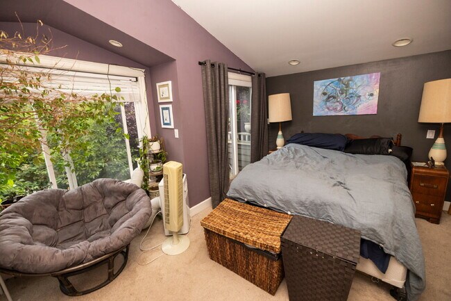 Building Photo - *Beautiful Ballard Townhome with Spacious Fenced Yard & Attached Garage FOR RENT* Available for M...
