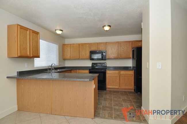 Building Photo - 4844 W Cold Springs Cir