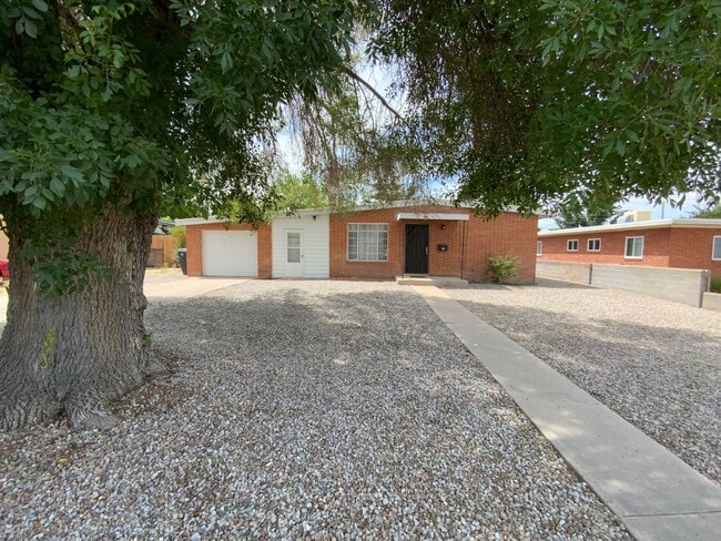 Primary Photo - 3 Bedroom Single Story Available Near Coma...
