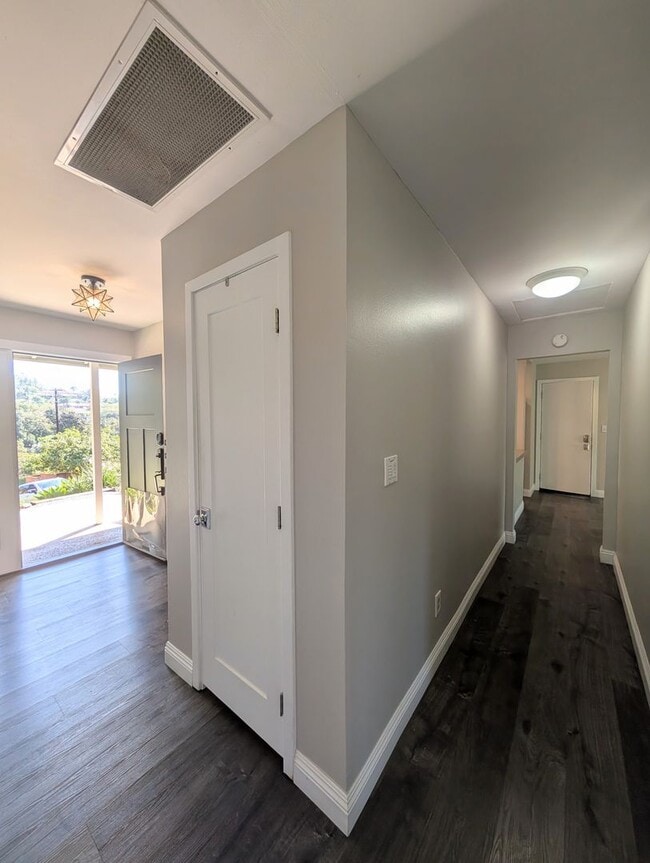 Building Photo - Great 3 Bedroom Ranch Style Home in North ...