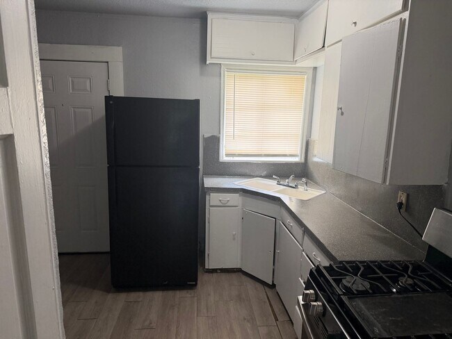 Building Photo - Single-Family Home Available in 76107