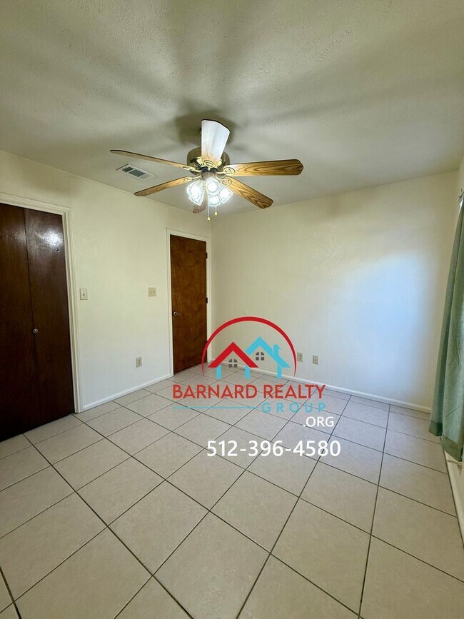 Building Photo - Available Now: 3 Bedroom, 2 Bath Stand Alone Home