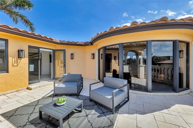 Building Photo - 1011 Rhodes Villa Ave