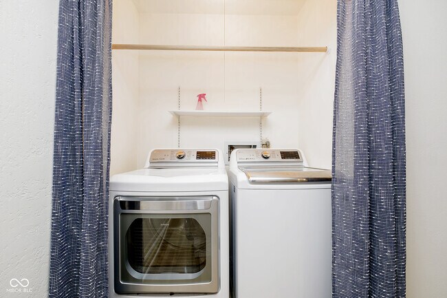 Building Photo - 592 E Vermont St