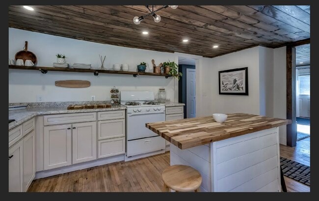 Building Photo - 14047 Military Rd