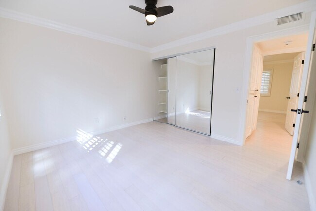 Building Photo - 242 W Mariposa