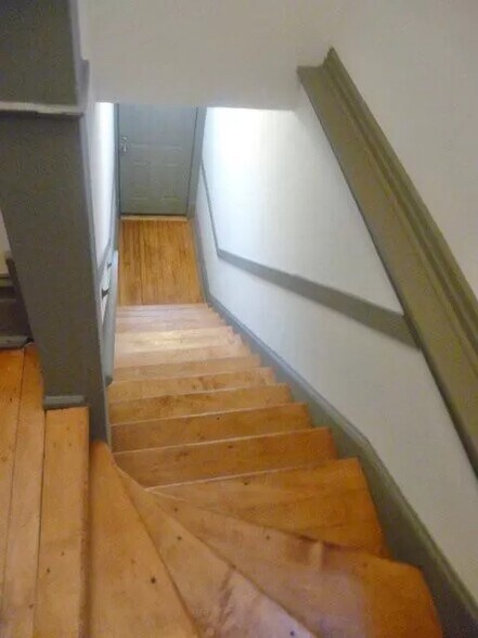 Private entrance - 1535 N Bosworth Ave