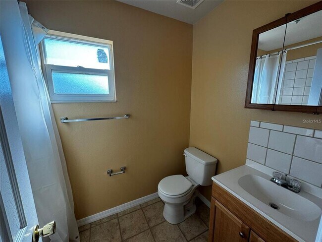 Building Photo - 1364 Fairway Dr