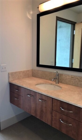 Master Bath Vanity - 1221 SW 10th Ave