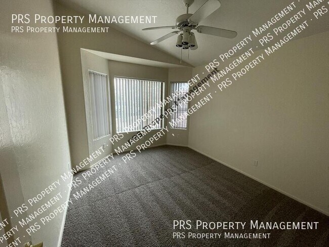 Building Photo - 1030 W Saragosa St