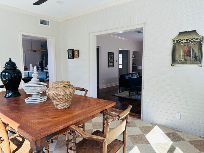 Elegantly furnished - 2506 Rosedale St