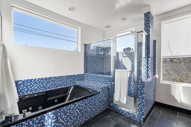 Building Photo - 162 Vieux Carre Dr