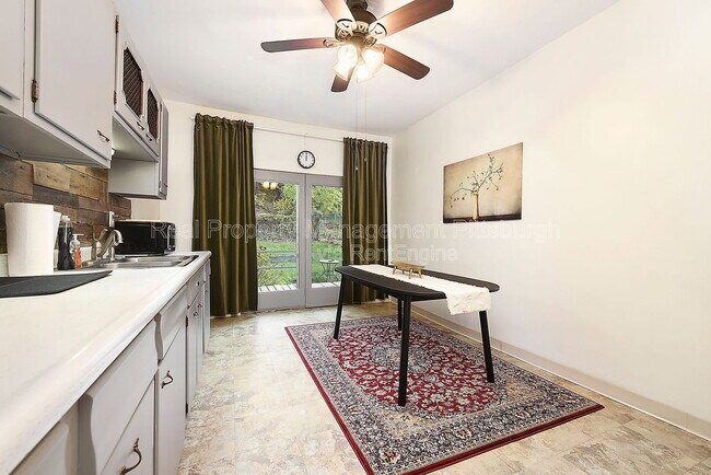 Building Photo - 320 Greenfield Ave