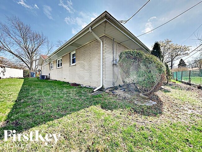 Building Photo - 16322 Kenwood Ave