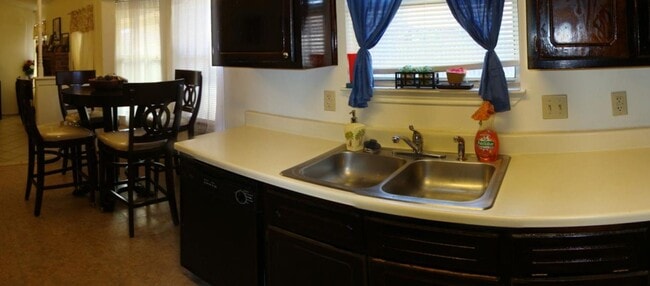 Building Photo - 412 Baumann Dr