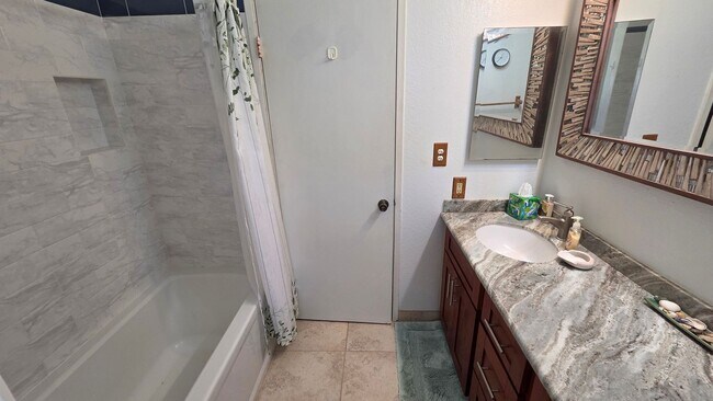 Building Photo - KAILUA LAKEVIEW TOWNHOMES