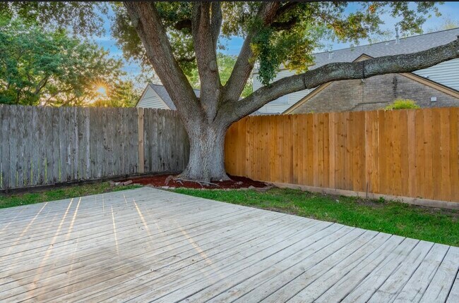 Building Photo - 12226 Ravenmoor Dr