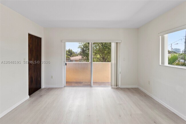 Building Photo - 2782 SW 33rd Ave