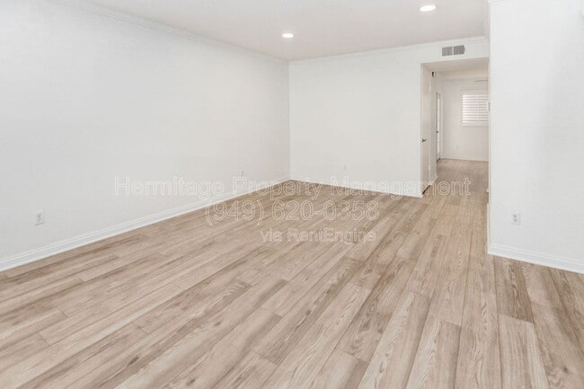 Building Photo - 35 Kazan St