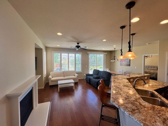 Building Photo - 1180 W Del Webb Pkwy