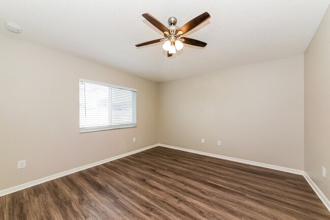 Building Photo - 11751 Lynmoor Dr