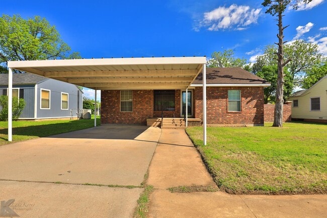 Building Photo - 3 bed 2 bath 2 car carport home in south A...