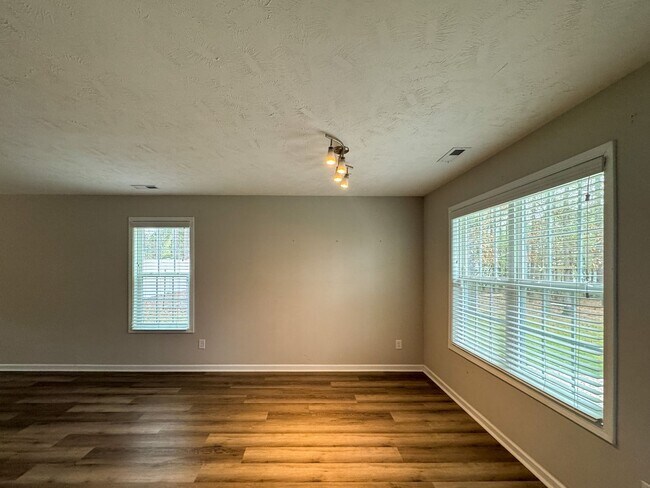 Building Photo - Well-Maintenance 4 Bed 2.5 Bath Hoke County Home