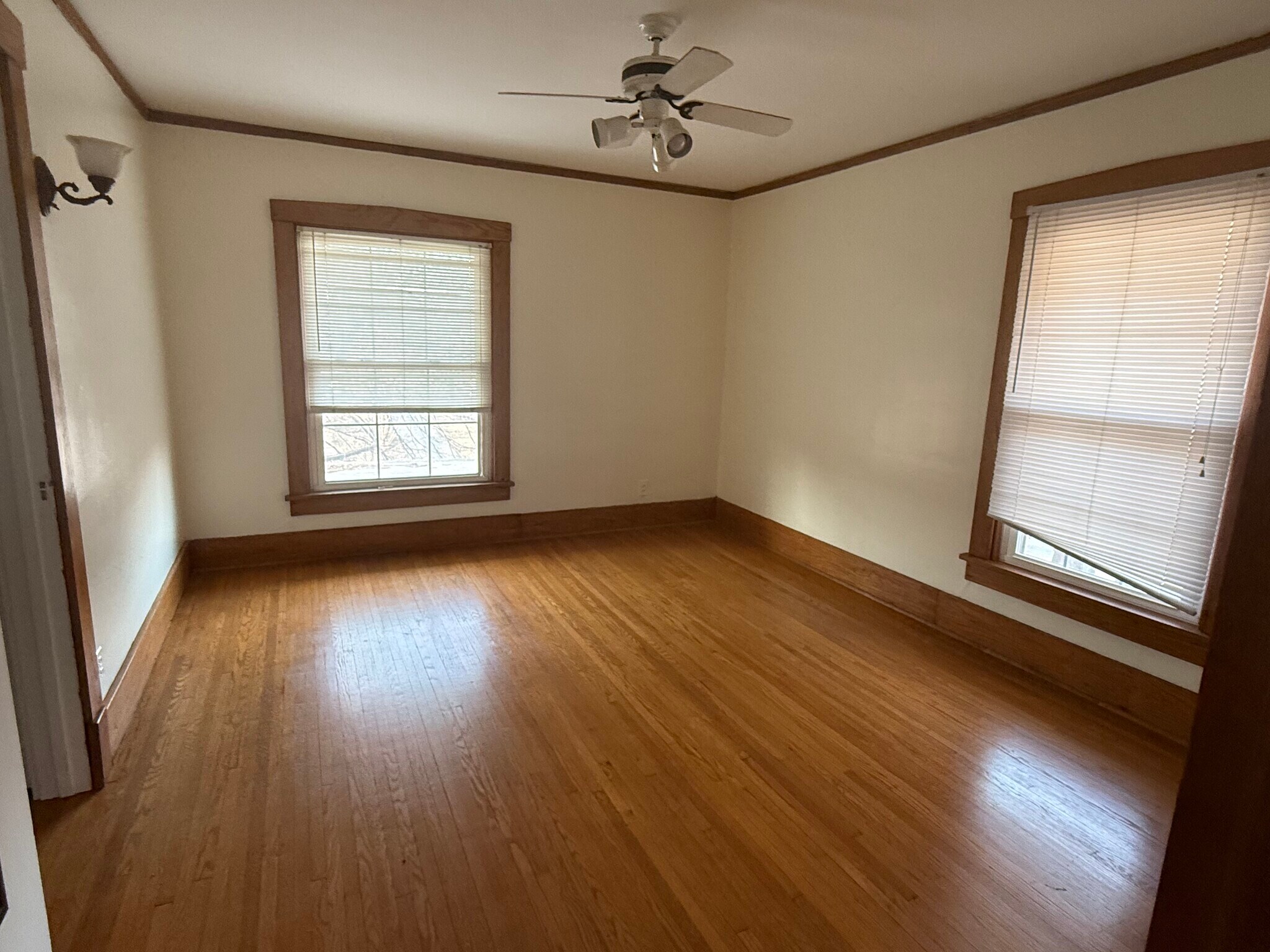 Building Photo - 918 N Cooper St