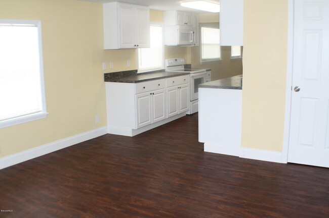Building Photo - 65 Peck Ave